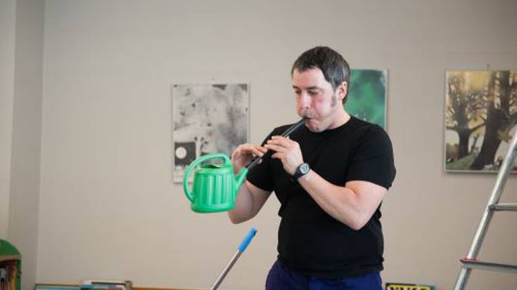 Birziklatzeko materialen bidez musika tresnak eraikitzeko tailerra