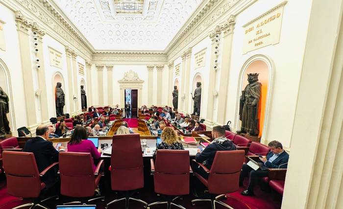 Foru aurrekontuak luzatzea da aukera posibleena