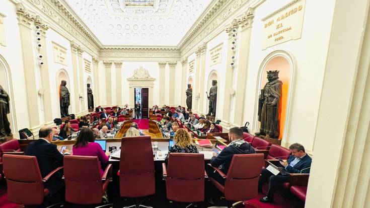 Foru aurrekontuak luzatzea da aukera posibleena