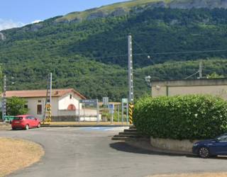 Neska bat hil da Albeizko tren geltokian, elektrokutatuta