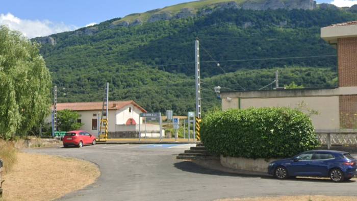 Neska bat hil da Albeizko tren geltokian, elektrokutatuta