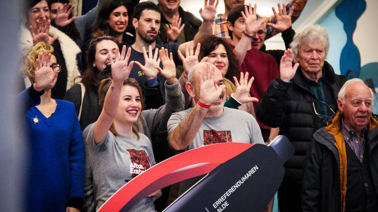 Erabakitze eskubidearen aldeko aldarria plazetara