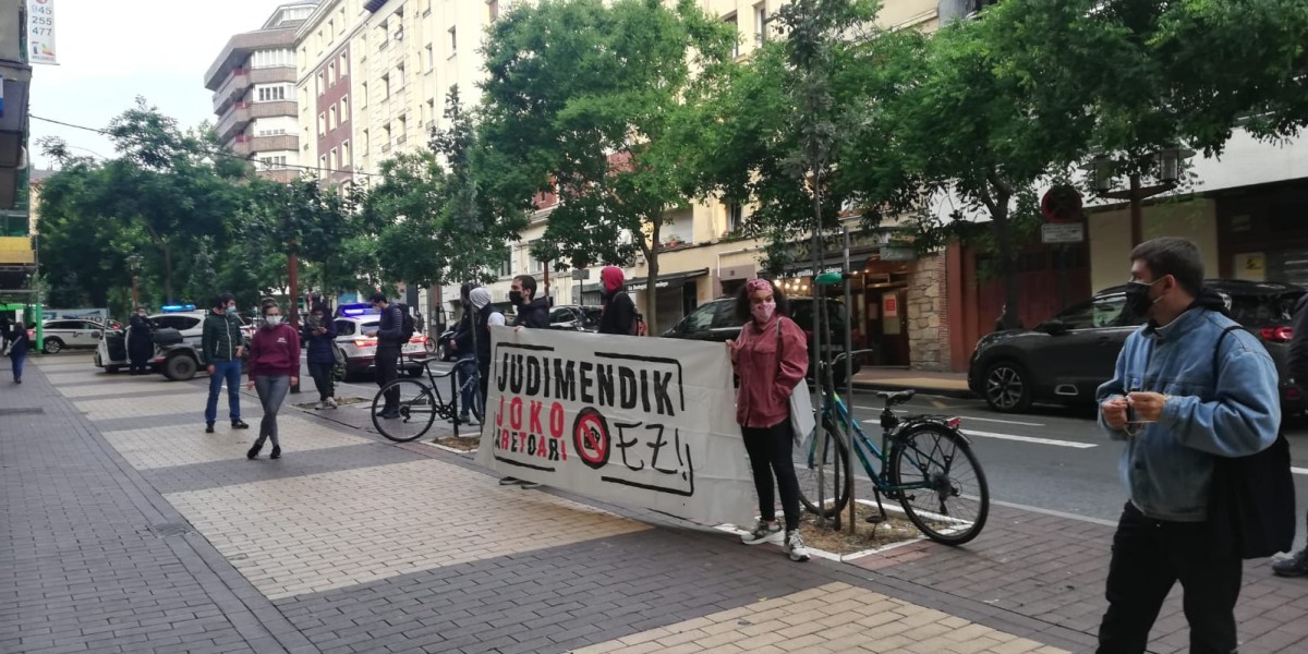 Judimendiko gazte mugimenduak joko aretoa berrirekitzea salatu du