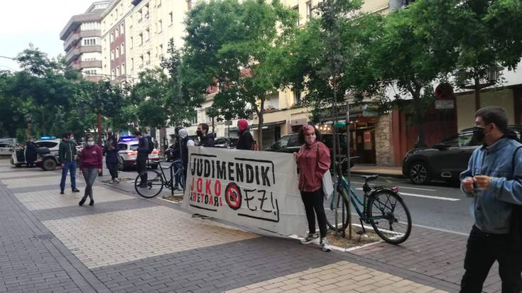 Judimendiko gazte mugimenduak joko aretoa berrirekitzea salatu du