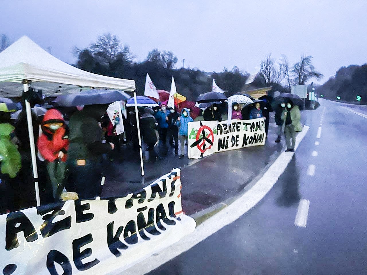 Azazetako zentral eolikoa gelditu