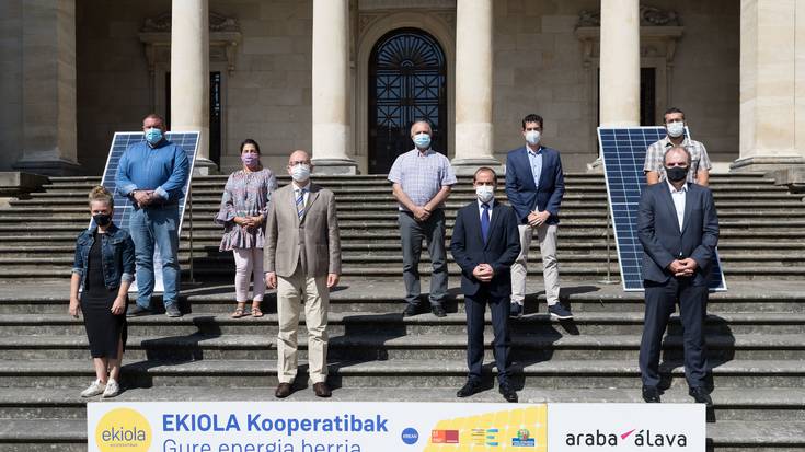 Sei eguzki parke sortuko dituzte Arabako kuadrilletan, energia kooperatibak bultzatuz