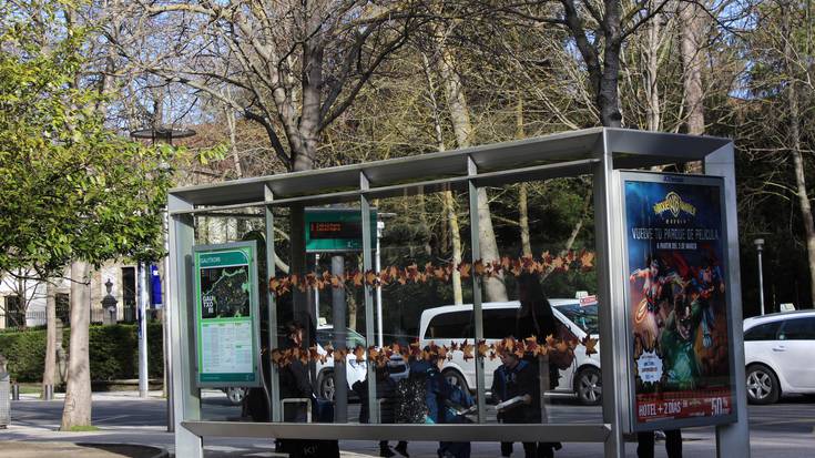 QR kodeak jarriko dituzte autobusaren zain egon beharreko denbora jakiteko