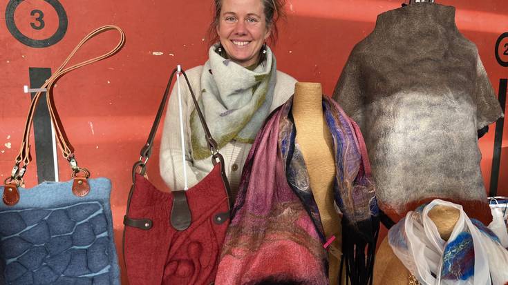 "Antzinako makinekin lantzen dugu artilea"