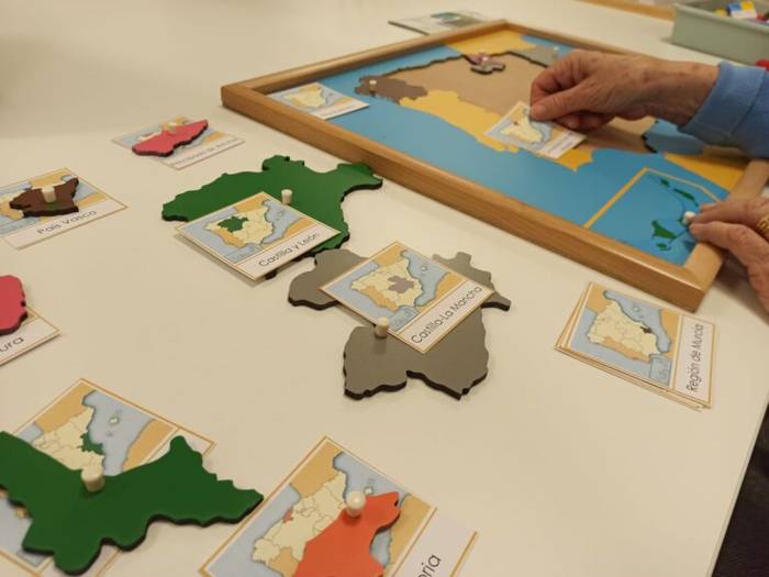 Alzheimerraren kontrako lana kalera aterako dute