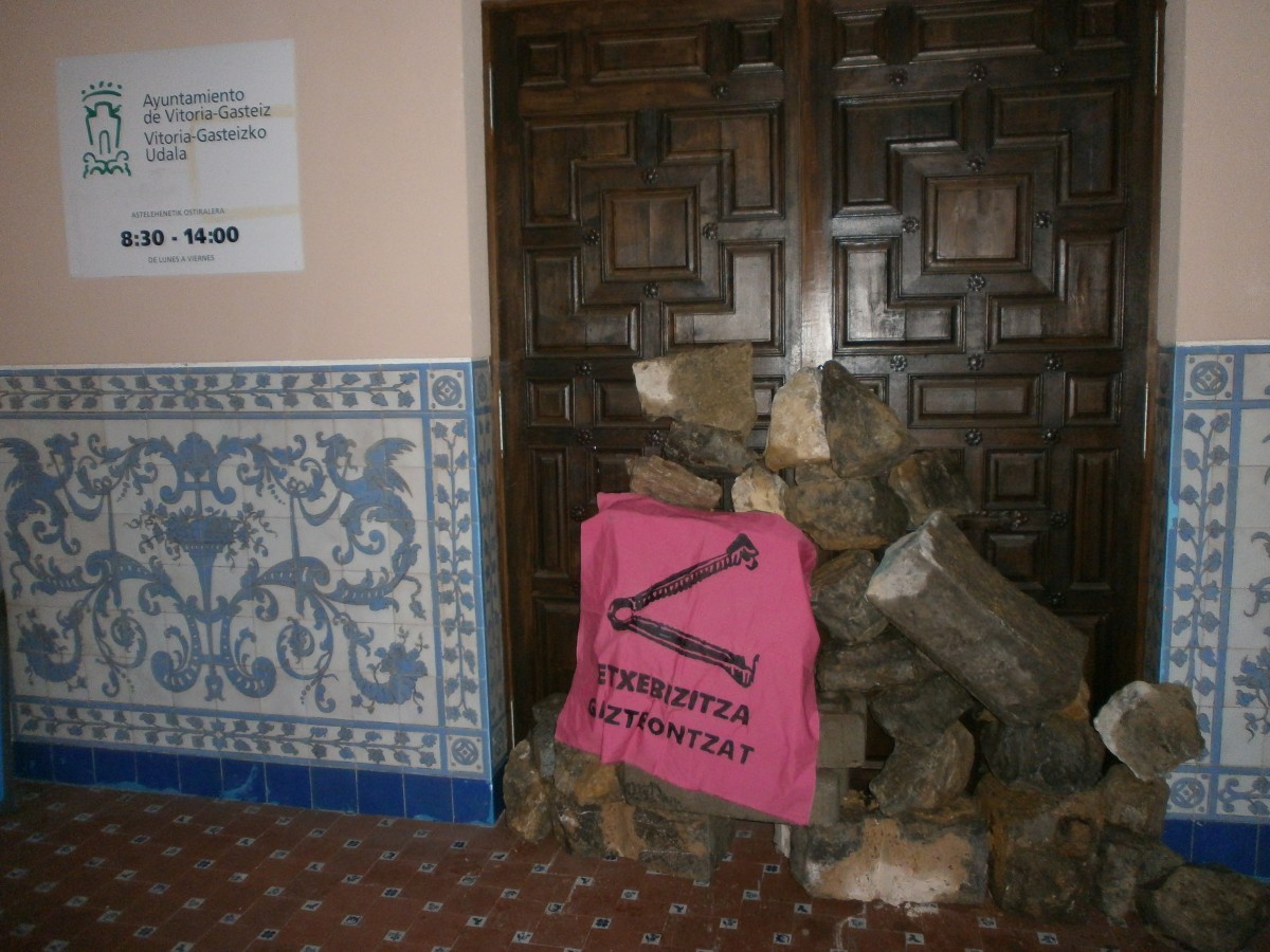 Etxebizitza: luxua ala eskubidea?