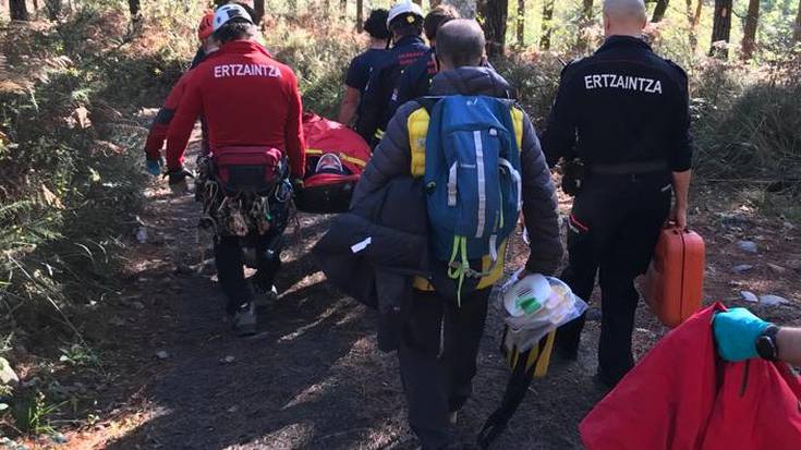 Motozikleta batek bi pertsona harrapatu ditu Luiaondon, eta ihes egin du