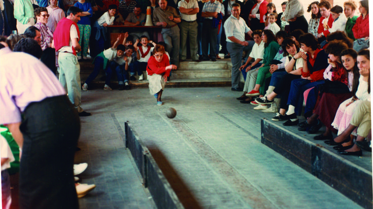 Dabilen bolari, ez zaio hautsik lotzen