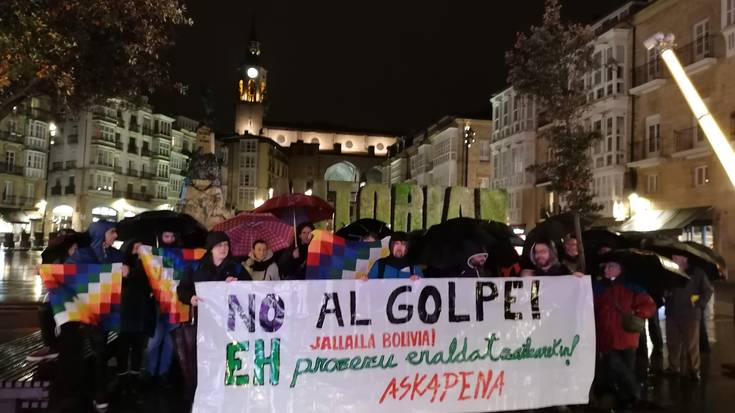 Boliviako estatu kolpea salatu dute Gasteizen