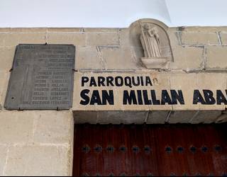 Gorrebuston frankismoa goratzen duen plaka kentzeko eskatu dute