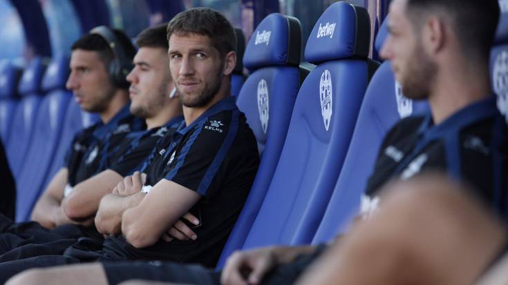 Alavesek irabazten hasi eta galtzen bukatu zuen