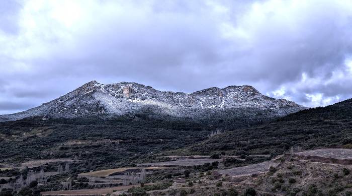 Zalantza asko elur kotaren inguruan
