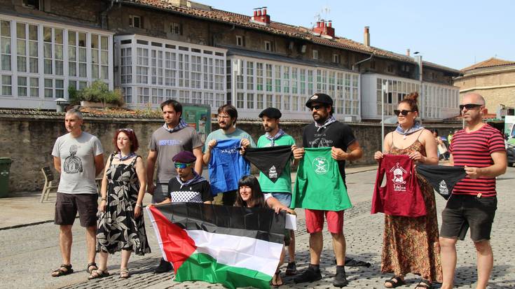 Neskek eta blusek zapi solidario bat aurkeztu dute Palestinaren alde
