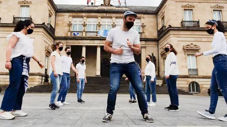 Erretretaren doinuekin dantzan jarri da Mulixka taldea