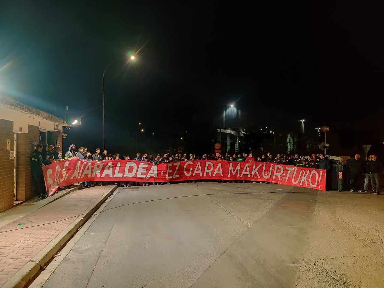 Greba amaituta eta kaleratzerik gabe, Tubacexeko langileak lanera itzuli dira