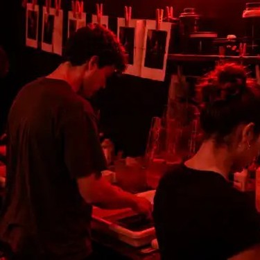 Kaxa iluna: argazkilaritza analogikoa
