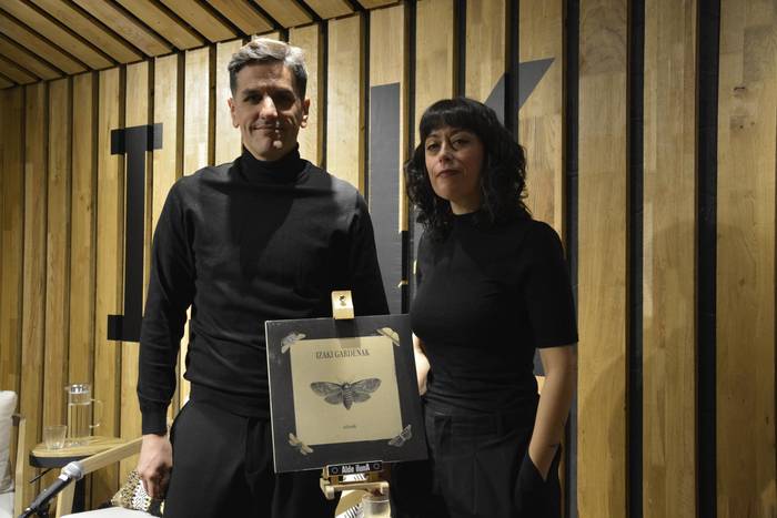 'Sitsak' disko berria aurkeztu du Izaki Gardenak taldeak