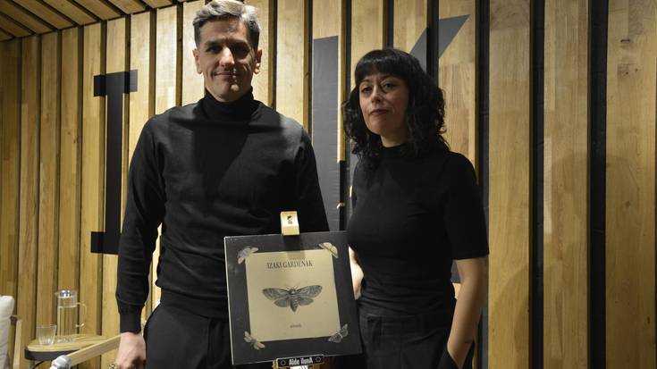 'Sitsak' disko berria aurkeztu du Izaki Gardenak taldeak