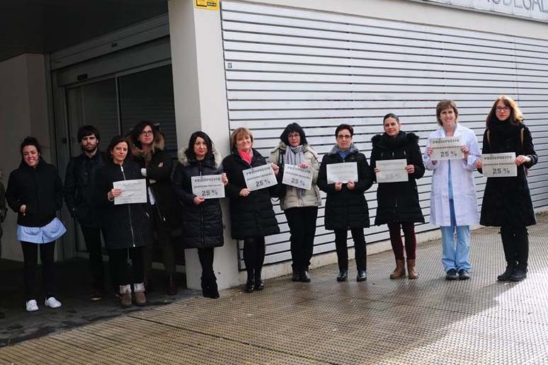 Osasun arreta "kinka larrian" dagoela salatzeko manifestazioa deitu dute