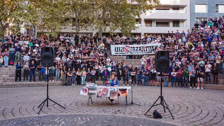 Urriaren 12ko Ertzaintzaren bortizkeria salatu dute dozenaka herritarrek