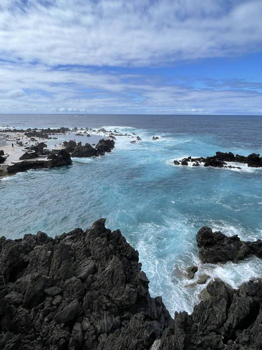 Naturak sorturiko igerilekuak