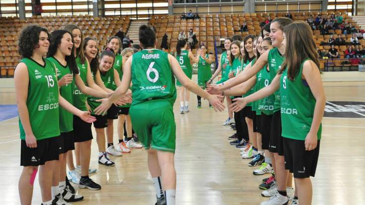 Emakume kirolarien esperientzia jaso du 'Rompiendo Moldes' dokumentalak 