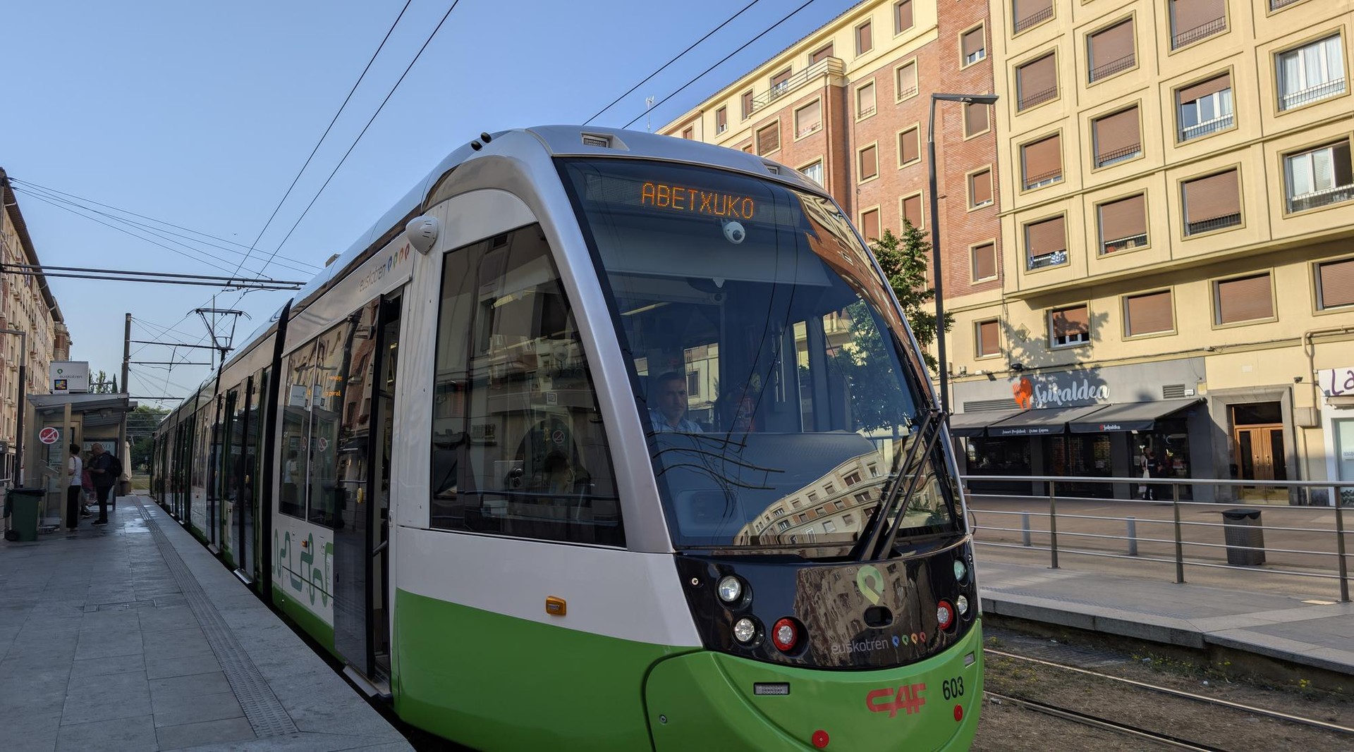 Igandetik aurrera tranbiaren ordutegiak aldaketak izango ditu