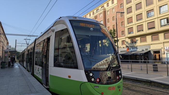 Igandetik aurrera tranbiaren ordutegiak aldaketak izango ditu