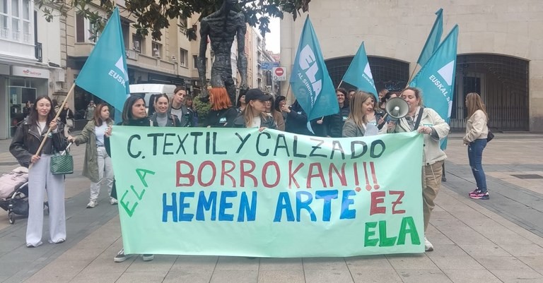 Arabako hitzarmenaren alde greba egin dute ehungintza sektoreko langileek