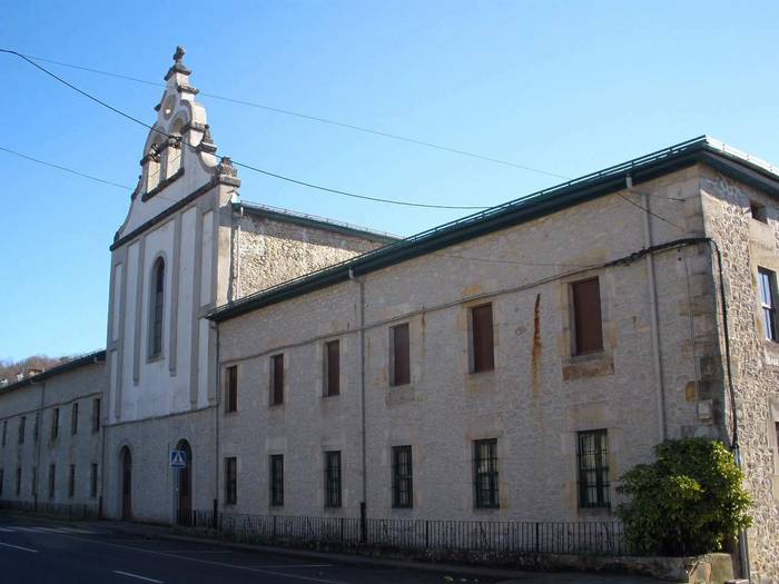 Karitateko Ahizpen komentua eraisteko erabakia deitoratu du Zuiako Udalak