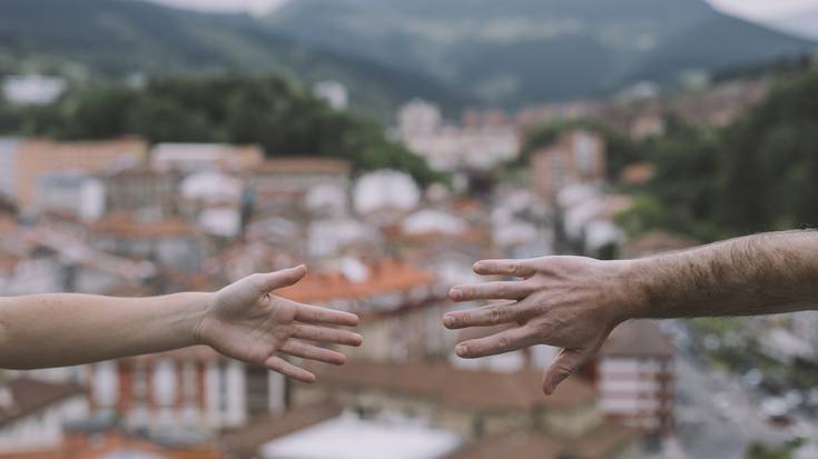 Elkarri eskua emateko prest