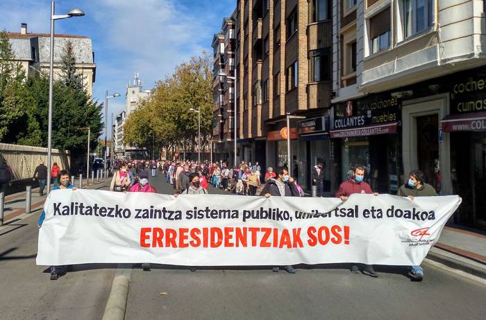 Zaintza sistema "publiko eta duina" eskatu dute Gasteizen