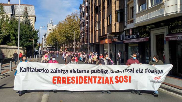 Zaintza sistema "publiko eta duina" eskatu dute Gasteizen