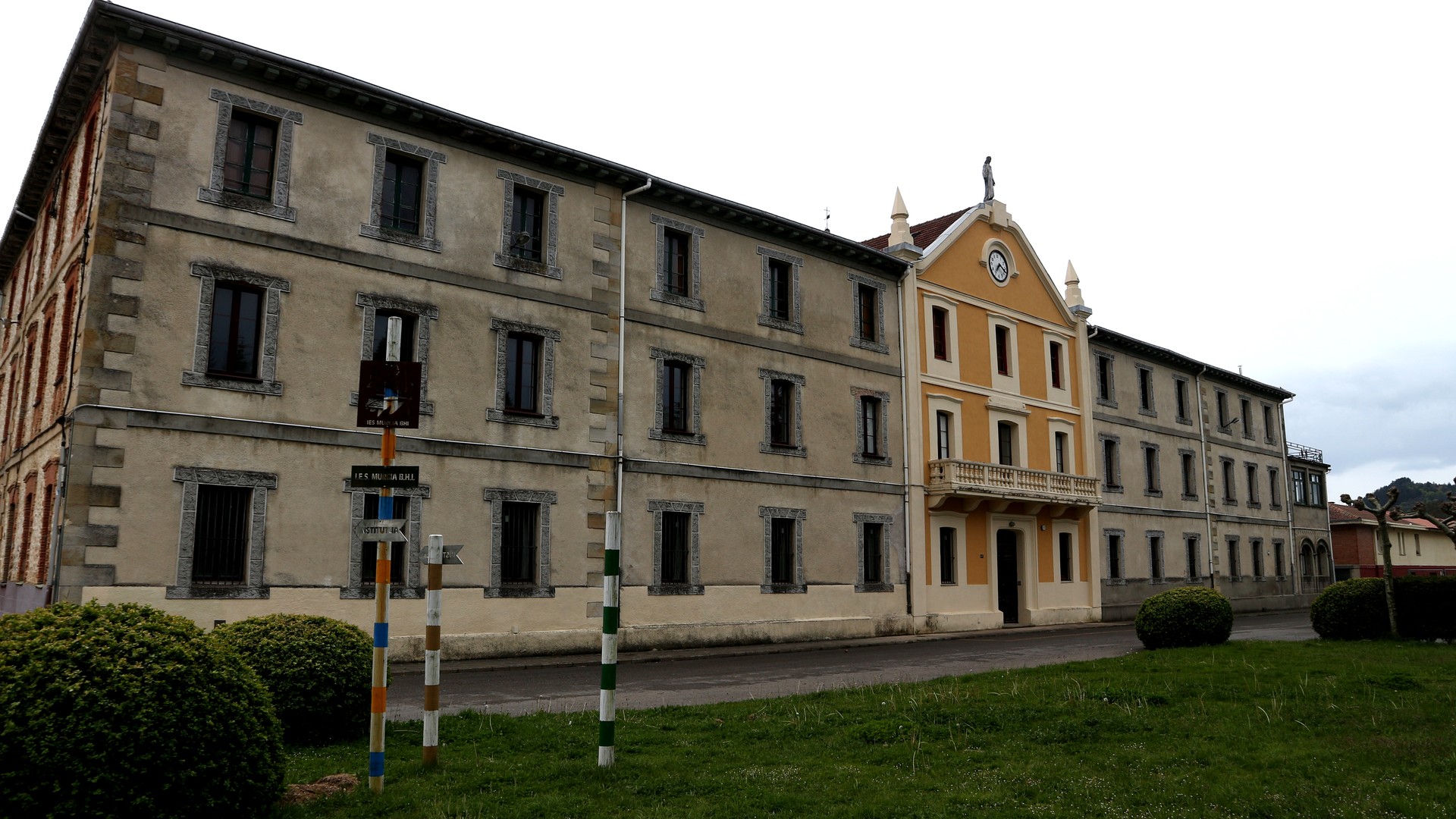Murgiako institutuko janarian ere "zomorrotxoak" atzeman dituzte