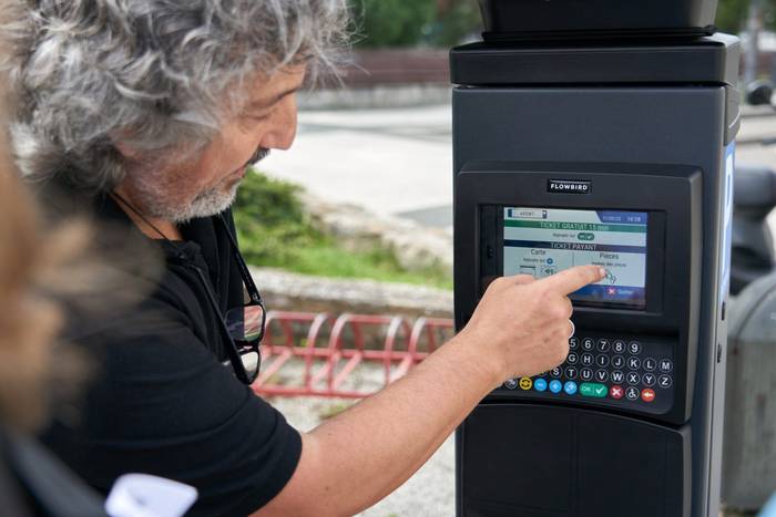 Gasteizko TAO sistema berriak egoiliar eta profesionalei aparkatzea erraztuko die