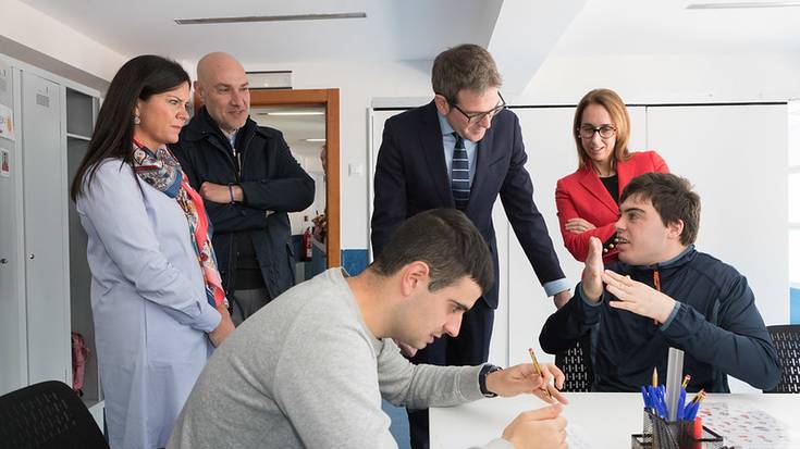 Autismoa duten gazteentzako zentroa ireki dute Gasteizen