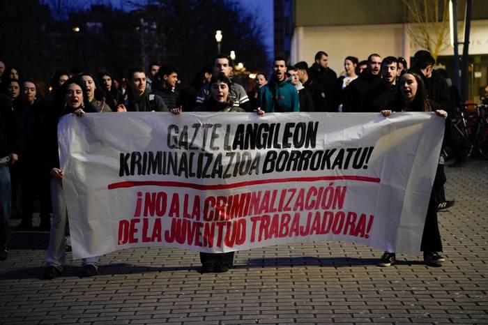 Ertzaintzak Salburuan egindako "sarekada arrazista" salatu dute hainbat eragilek