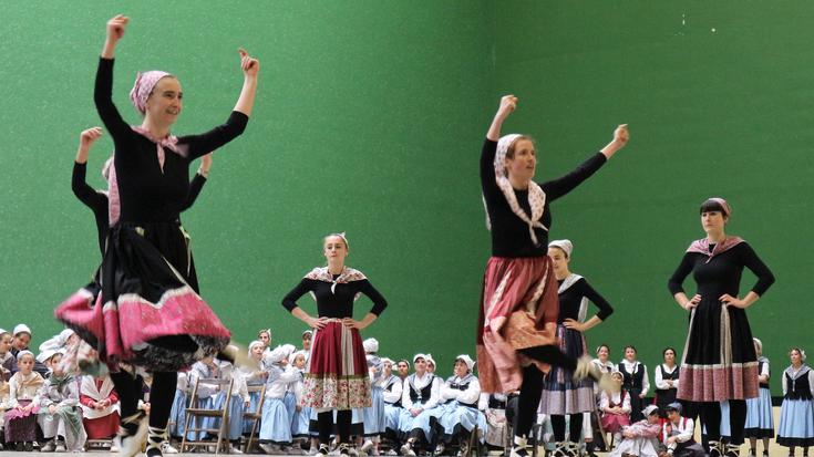 Gorbeialdeko dantzarien topagunea