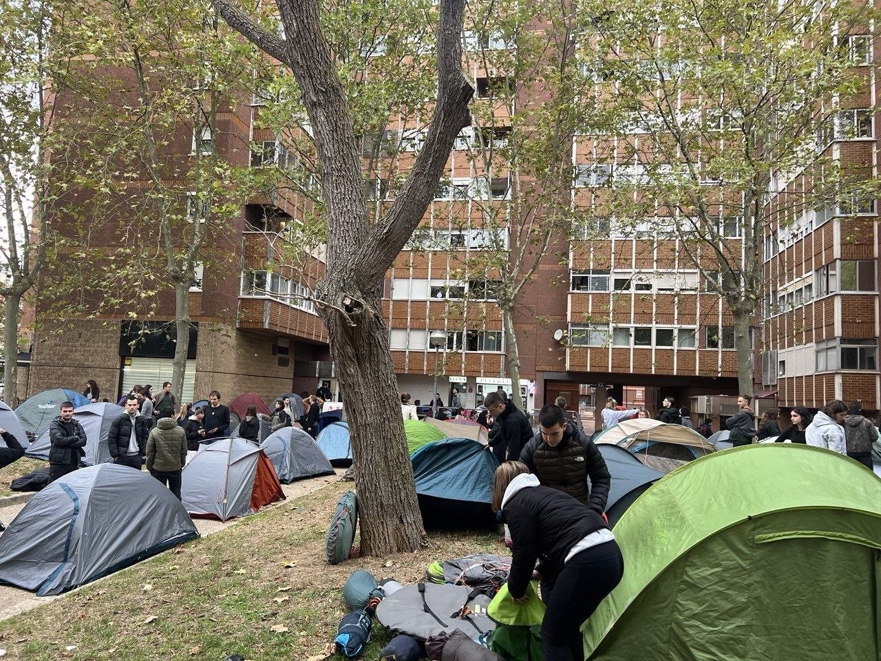 Sansomendiko etxegabetzea gelditzeko kanpaldia abiatu du Etxebizitza Sindikatu Sozialistak