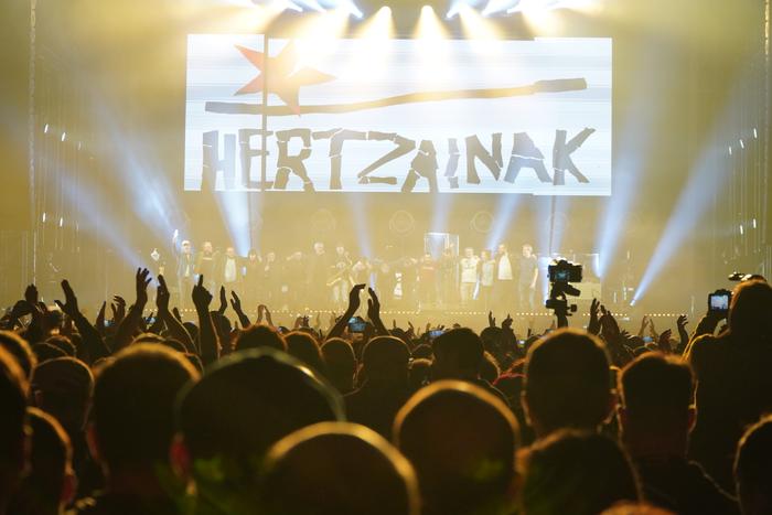 Hertzainak taldeari arrazoia eman dio epaileak Elkar argitaletxearekin zuen auzian