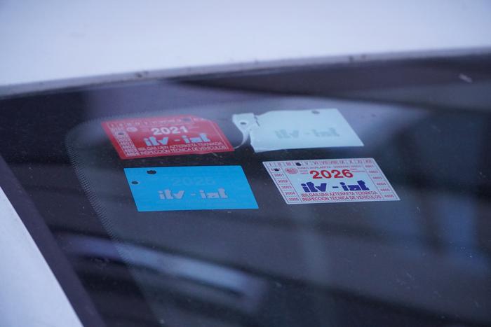 Autoa aparkatuta badago legez kanpokoa da IAT faltagatik isuna jartzea