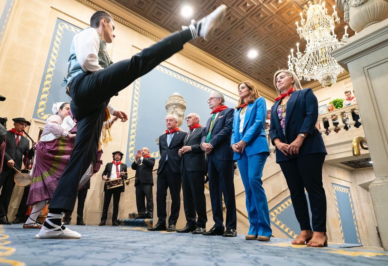 Urrezko Domina jaso du Arabako Medikuen Elkargo Ofizialak