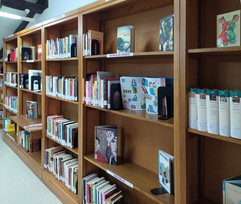 'Konfinatuak' literatura lehiaketa