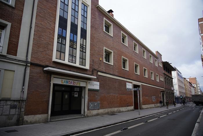 Ikastetxe publikoen fusioaren inguruan