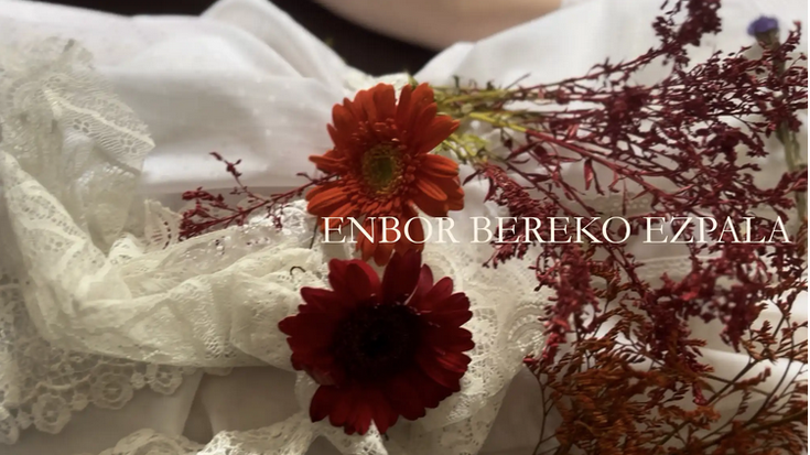 'Enbor bereko ezpala',  Performance-a