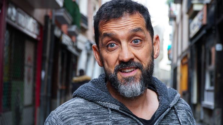 Umeentzako ipuin-saioa Iñaki Carreterok antzeztuta